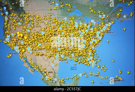 Flugverkehr auf den Vereinigten Staaten von Amerika, Mexiko und Carabinäer im Internet mit Flightradar 24 Website von Svenska Resenätverket ab ( 01. juli 2020 ) Stockfoto