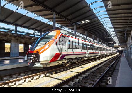 Bahnhof in Cordoba in einem schönen Sommertag, Spanien Stockfoto