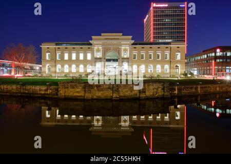 Ottmerbau, ehemaliger Bahnhof, Fluss, Oker, Landessparkasse, Wolkenkratzer, blaue Stunde, Braunschweig, Niedersachsen, Deutschland, Europa Stockfoto