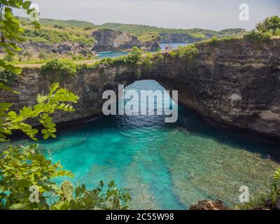 Broken Beach In Nusa Penida, Indonesien. Luftaufnahme. Stockfoto