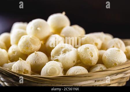 Polvilho Keks, brasilianischer knuspriger Keks aus Maniokmehl. Genannt 'Polvilho Keks', Gummi oder Wind Keks. Stockfoto