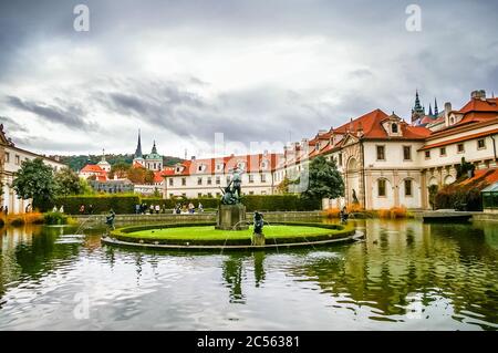 PRAG, TSCHECHISCHE REPUBLIK - OKTOBER 06: Wallenstein Palace Prag am 06. Oktober 2008 in Prag, Tschechische Republik Stockfoto