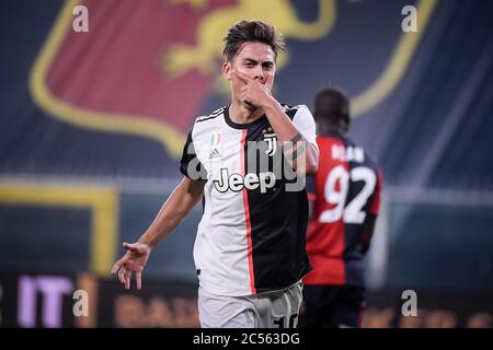 Genua, Italien. Juni 2020. Paulo Dybala von Juventus feiert sein Tor bei einem Fußballspiel der Serie A zwischen Genua und dem FC Juventus in Genua, Italien, am 30. Juni 2020. Quelle: Federico Tardito/Xinhua/Alamy Live News Stockfoto