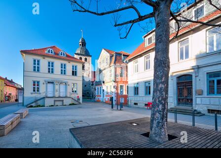 Rathaus, St. Sebastian Kirche, Hausfassade, Stadtrundfahrt, Königslutter am Elm, Niedersachsen, Deutschland, Europa Stockfoto