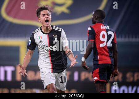 Genua, Italien. Juni 2020. Paulo Dybala von Juventus feiert sein Tor bei einem Fußballspiel der Serie A zwischen Genua und dem FC Juventus in Genua, Italien, am 30. Juni 2020. Quelle: Federico Tardito/Xinhua/Alamy Live News Stockfoto