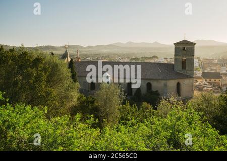 Blick von Santuari de Sant Salvador, Kirche Transfiguració del Senyor, Artà, Mallorca, Balearen, Spanien Stockfoto