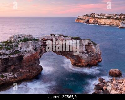 Es Pontàs Felsbogen in der Nähe von Santanyi, Mallorca, Balearen, Spanien Stockfoto