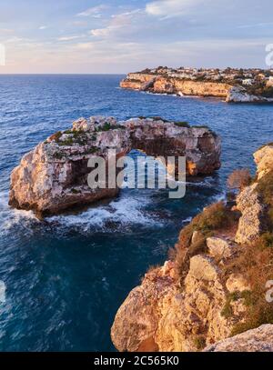 Es Pontàs Felsbogen in der Nähe von Santanyi, Mallorca, Balearen, Spanien Stockfoto