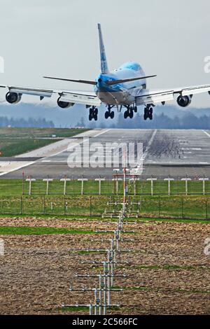 Start- und Landebahn am Flughafen Frankfurt-Hahn, Lautzenhausen, Hunsrück, Rheinland-Pfalz, Deutschland Stockfoto