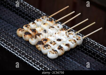 Dango oder japanische Knödel und süß aus Mochiko Stockfoto