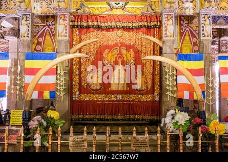 Eingang zum Schrein im Tempel des Zahns, Sri Lanka Stockfoto