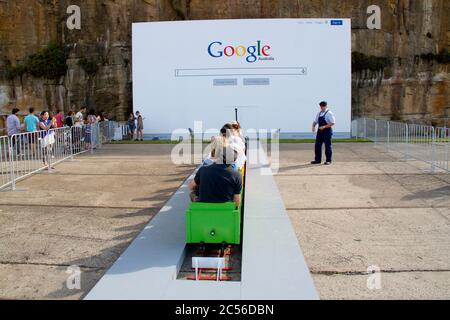 19. Biennale Sydney 2014, Cockatoo Island, Lower Island; The Other Side, 2014, von dem Künstler Callum Morton, der das Google-Markenzeichen besitzt. Das D Stockfoto