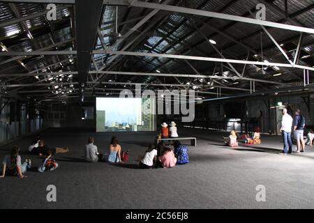 19. Biennale Sydney 2014, Cockatoo Island, Upper Island; Inferno, 2013, von der Künstlerin Yael Bartana. Stockfoto