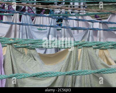 Selektive Fokusaufnahme des Dhobi Ghat Open-Air-Waschsalon in Mumbai, Indien Stockfoto