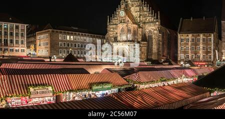 Weihnachtsmarkt in Nürnberg, Christkindlesmarkt, am Abend, Bayern, Deutschland Stockfoto