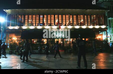 Jakarta, Indonesien - 9. Oktober 2018: Café Batavia auf dem Fatahillah Platz in der Altstadt von Jakarta. Stockfoto