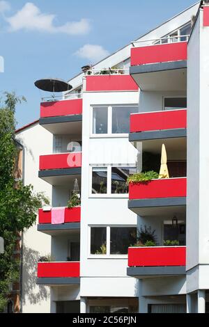 Rote Balkone, Wolkenkratzer, Bremen-Vahr, Bremen, Deutschland, Europa Stockfoto