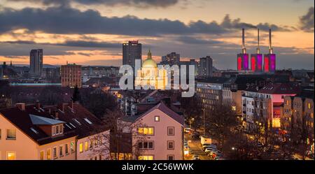 Panoramablick auf Hannover, Deutschland bei Sonnenuntergang Stockfoto