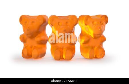 Gummibärchen Süßigkeiten. Leckere, zähige Gelee-Orangenbären. Leckere Gelatine Süßigkeiten. 3D-Rendering. Isoliert auf Weiß. Stockfoto