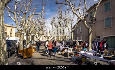 Flohmarkt in Azille im Winter Stockfoto