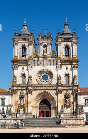 Alcobaca, Bezirk Leiria, Portugal. Mosteiro de Santa Maria. Kloster Santa Maria. Das gotische Gebäude ist ein UNESCO-Weltkulturerbe. Stockfoto