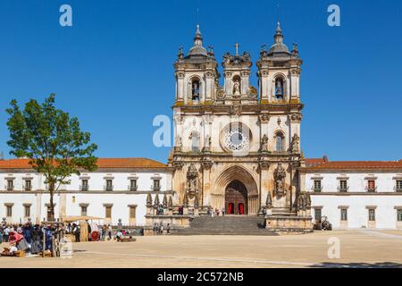 Alcobaca, Bezirk Leiria, Portugal. Mosteiro de Santa Maria. Kloster Santa Maria. Das gotische Gebäude ist ein UNESCO-Weltkulturerbe. Stockfoto