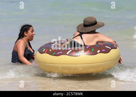 MIAMI, FL - JULI 01: DATEI FOTO - Miami Strände werden für den 4. Juli wegen Coronavirus Menschen schließen: Covid19 Florida Kredit: Storms Media Group/Alamy Live News Stockfoto