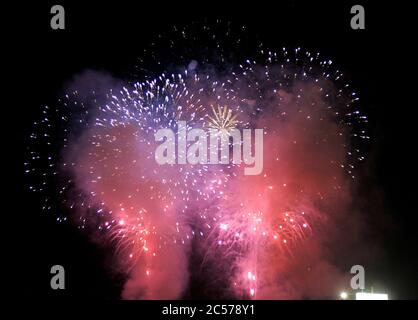 Miami, Vereinigte Staaten Von Amerika. Juli 2015. MIAMI, FL - JULI 01: DATEI FOTO - Miami Strände werden für den 4. Juli wegen Coronavirus Menschen schließen: Feuerwerk Quelle: Storms Media Group/Alamy Live News Stockfoto