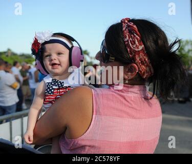 Sunrise, Vereinigte Staaten Von Amerika. Juli 2015. MIAMI, FL - JULI 01: DATEI FOTO - Miami Strände werden für den 4. Juli wegen Coronavirus Menschen schließen: Atmosphäre Kredit: Storms Media Group/Alamy Live News Stockfoto