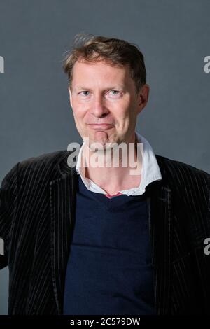 Der britische Journalist Luke Harding nimmt an einer Fotoschau während des jährlichen Edinburgh International Book Festival 2018 Teil Stockfoto