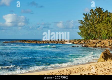 Strandlandschaft am Sunset Beach auf Oahu, Nordküste, Oahu Island, Oahu, Hawaii, Aloha State, USA Stockfoto