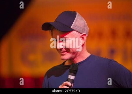 BAZ Luhrmann (Regisseur & Co-Autor) spricht im Strictly Ballroom die musikalische Medienaufruf im Lyric Theatre, Star City. Stockfoto