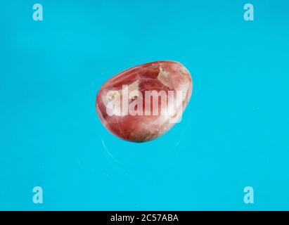 Ein Rhodochrositen in Himbeerfarbe. Stockfoto