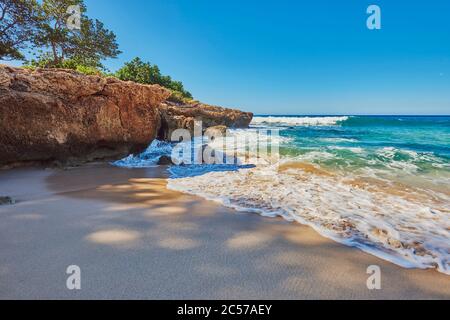 Strandlandschaft im Kahe Point Beach Park, Hawaiian Island of Oahu, Oahu, Hawaii, Aloha State, USA Stockfoto