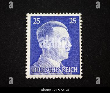 Blaue Briefmarke Deutsches Reich 25 Pfennig mit schwarzer Schnauze Stockfoto