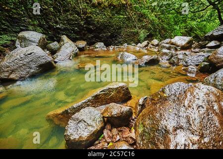 Lulumahu Falls im Honolulu Wasserscheide Waldreservat, Hawaiianische Insel Oahu, O'ahu, Hawaii, Aloha State, USA Stockfoto