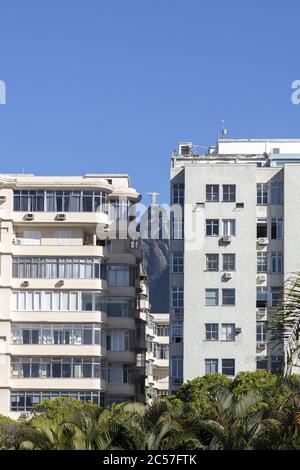 Botafogo Nachbarschaft mit Corcovado Berg im Hintergrund Stockfoto