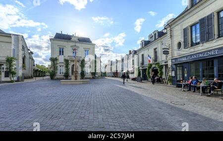 Frankreich, Maine et Loire, Loire Anjou Touraine Regional Natural Park, Loire-Tal als Weltkulturerbe der UNESCO, Fontevraud l'Abbaye, Place des Pl Stockfoto