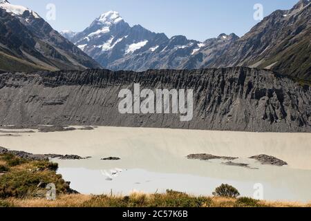 Mueller Lake und Gletschermoräne mit Blick auf Mount Cook, Aoraki Mount Cook National Park, South Island, Neuseeland Stockfoto