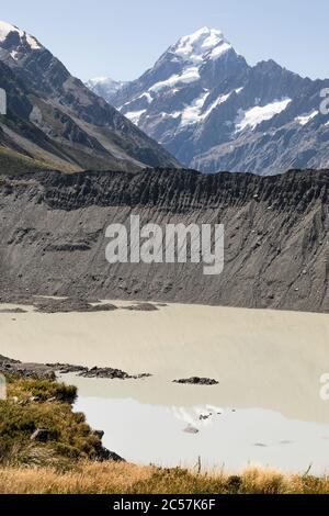 Mueller Lake und Gletschermoräne mit Blick auf Mount Cook, Aoraki Mount Cook National Park, South Island, Neuseeland Stockfoto