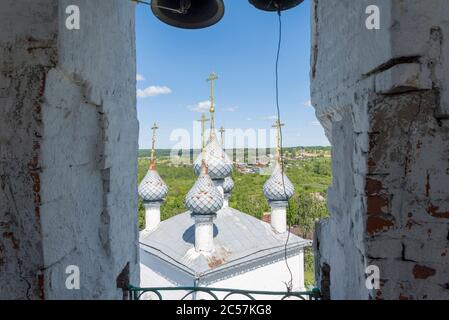 Kirche in Sudislavl, Blick vom Glockenturm. Konzept von Tourismus und Reisen. Stockfoto