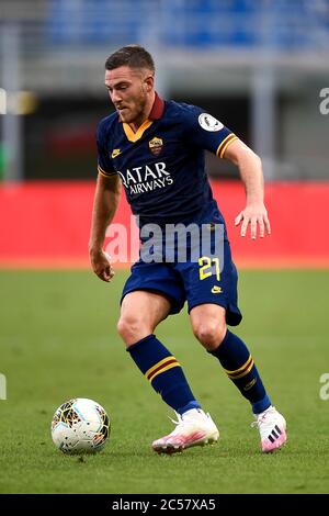 Mailand, Italien - 28. Juni 2020: Jordan Veretout von AS Roma in Aktion während der Serie A Fußballspiel zwischen AC Mailand und AS Roma. AC Mailand gewann 2-0 als Roma. Quelle: Nicolò Campo/Alamy Live News Stockfoto