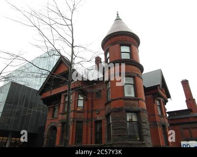 Wunderschönes Toronto, Ontario. Architektur, alte und neue Gebäude, herrliche Aussicht im Frühling. Stockfoto