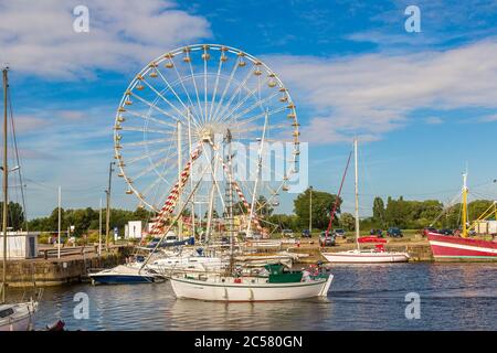 Vintage Retro Riesenrad in Honfleur in einem schönen Sommertag, Frankreich Stockfoto