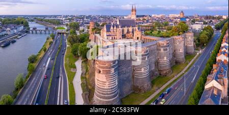 Frankreich, Maine et Loire, Angers, das Chateau d'Angers und der Maine (Luftaufnahme) // Frankreich, Maine-et-Loire (49), Angers, château d'Angers ou châ Stockfoto