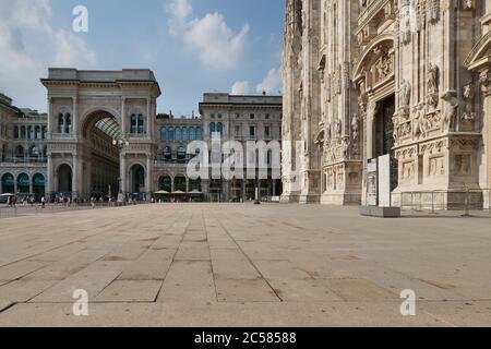 Mailand, Italien. Juni 2020. Foto von 'Piazza Duomo Milan' an einem Wochentag-Nachmittag fehlen Touristen und der Kirchhof der Kathedrale ist noch geschlossen. Mailand nicht erkennbar. (Foto von Luca Ponti/Pacific Press) Quelle: Pacific Press Agency/Alamy Live News Stockfoto