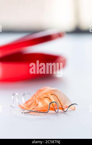 Hawley Bogen kieferorthodontische Zähne Halter Stillleben Stockfoto