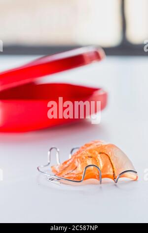 Hawley Bogen kieferorthodontische Zähne Halter Stillleben Stockfoto