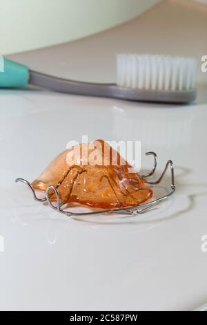 Hawley Bogen kieferorthodontische Zähne Halter Stillleben Stockfoto