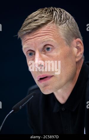 01. Juli 2020, Nordrhein-Westfalen, Gummersbach: Handball: 2. Bundesliga; PK VfL Gummersbach. Gudjon Valur Sigurdsson, neuer Trainer des VfL Gummersbach, spricht im Rahmen einer Pressekonferenz. Foto: Marius Becker/dpa Stockfoto